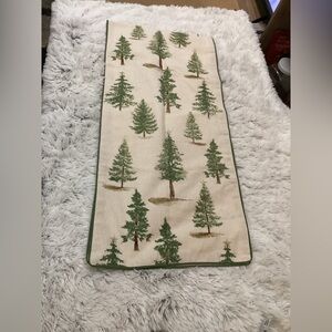 JMLE LLC Christmas holiday table runner with gold metallic detail